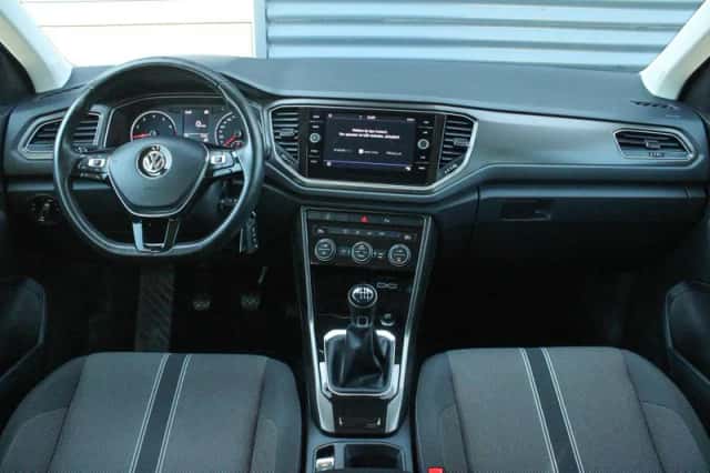 Volkswagen T-Roc (2018) thumbnail 5