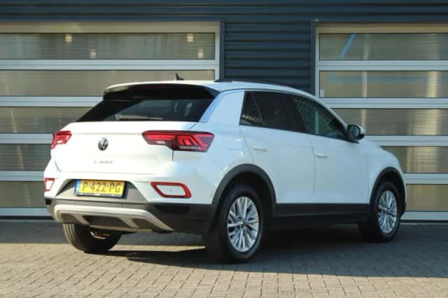 Volkswagen T-Roc (2022) thumbnail 2