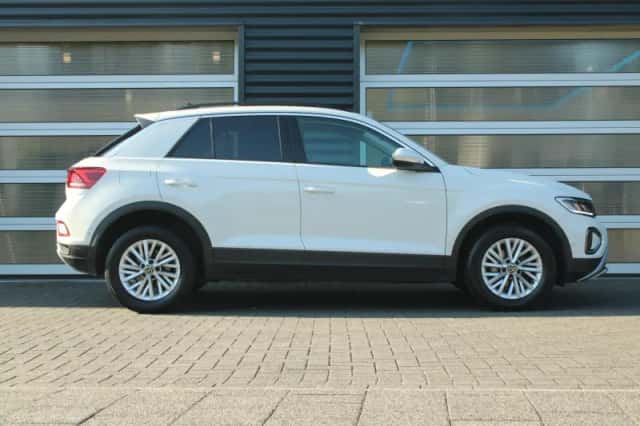 Volkswagen T-Roc (2022) thumbnail 3
