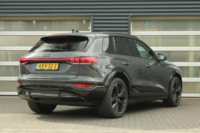 Audi Q6 e-tron (2025) thumbnail 2