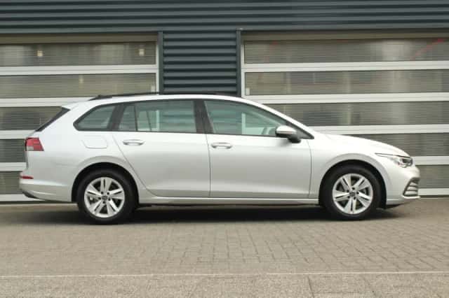 Volkswagen Golf (2022) thumbnail 3