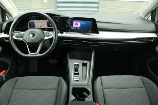 Volkswagen Golf (2022) thumbnail 5