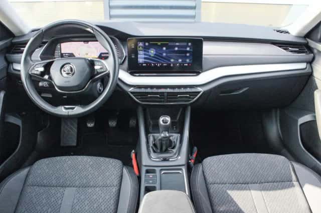 Škoda Octavia (2023) thumbnail 5