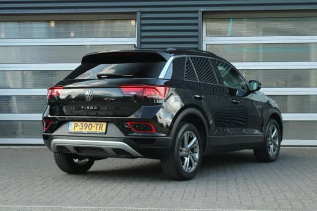 Volkswagen T-Roc (2022) thumbnail 2