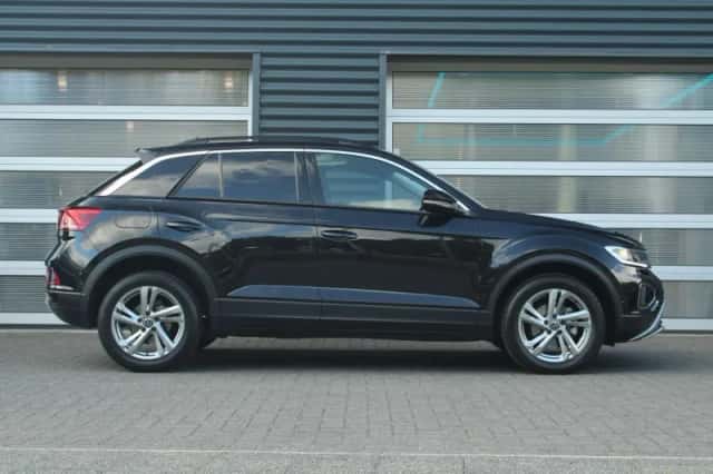 Volkswagen T-Roc (2022) thumbnail 3