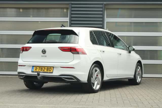 Volkswagen Golf (2021) thumbnail 2