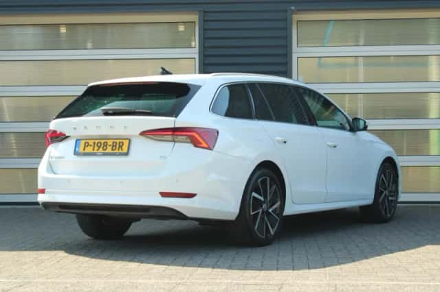 Škoda Octavia (2021) thumbnail 2