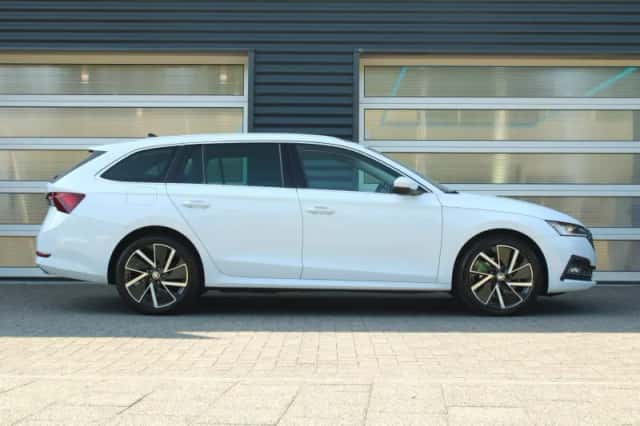 Škoda Octavia (2021) thumbnail 3