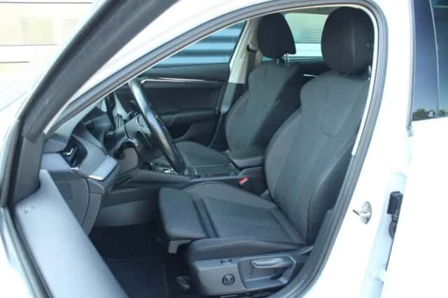 Škoda Octavia (2021) thumbnail 4