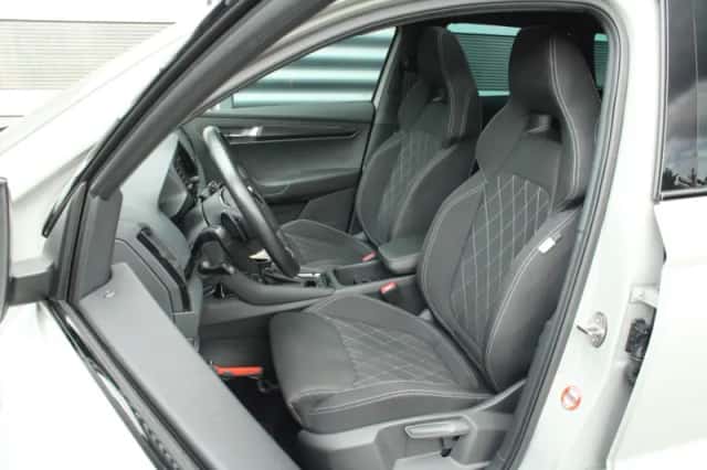 Škoda Karoq (2023) thumbnail 4