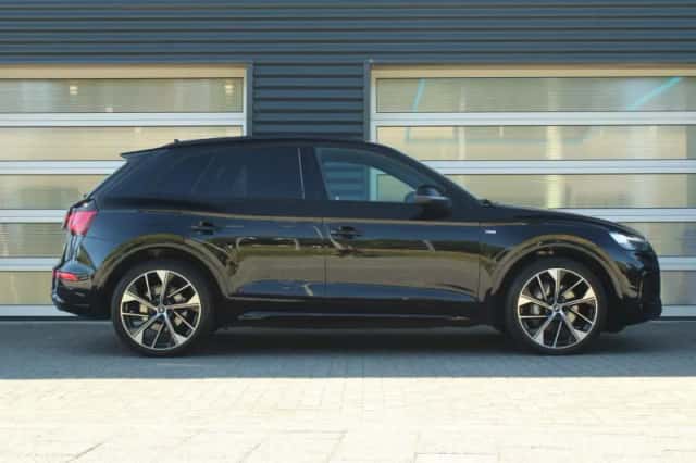 Audi Q5 (2023) thumbnail 3