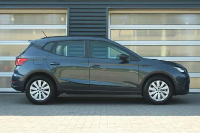 SEAT Arona (2025) thumbnail 3