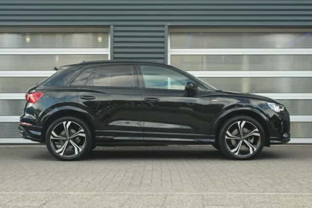 Audi Q3 (2021) thumbnail 3
