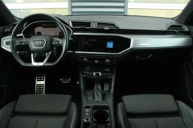 Audi Q3 (2021) thumbnail 5