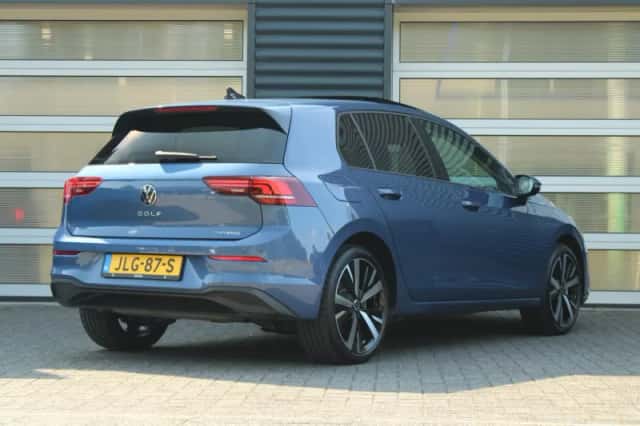 Volkswagen Golf (2025) thumbnail 2