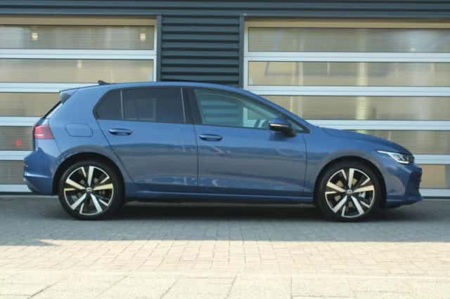 Volkswagen Golf (2025) thumbnail 3