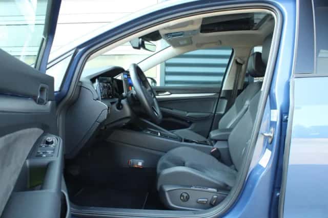 Volkswagen Golf (2025) thumbnail 4