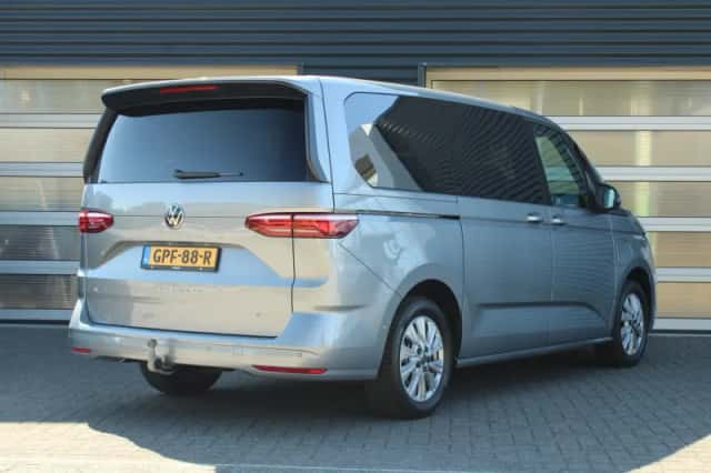 Volkswagen Multivan (2024) thumbnail 2