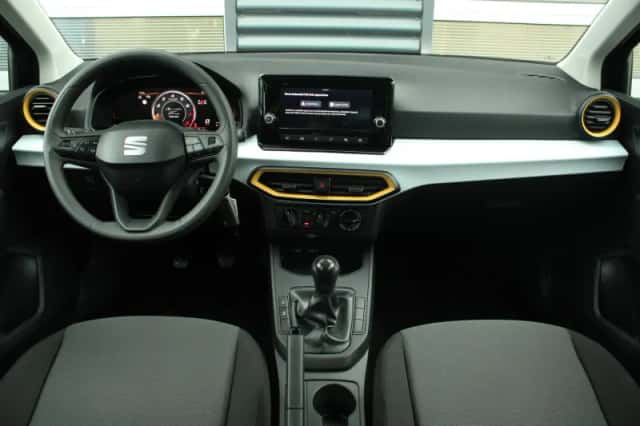 SEAT Arona (2024) thumbnail 5