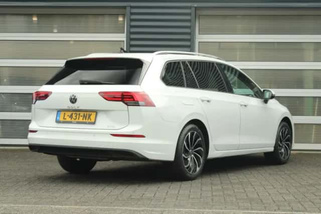 Volkswagen Golf (2021) thumbnail 2