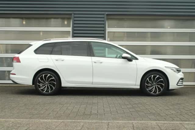 Volkswagen Golf (2021) thumbnail 3
