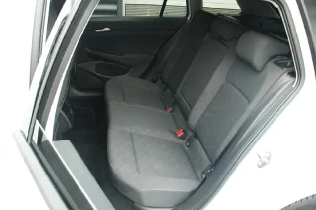 Volkswagen Golf (2021) thumbnail 6