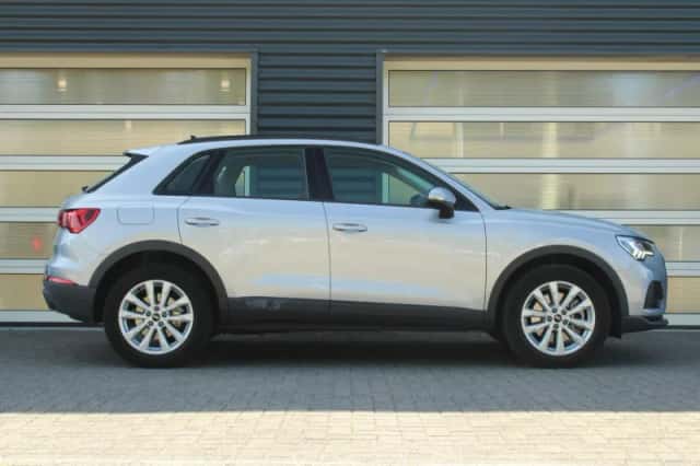 Audi Q3 (2022) thumbnail 3