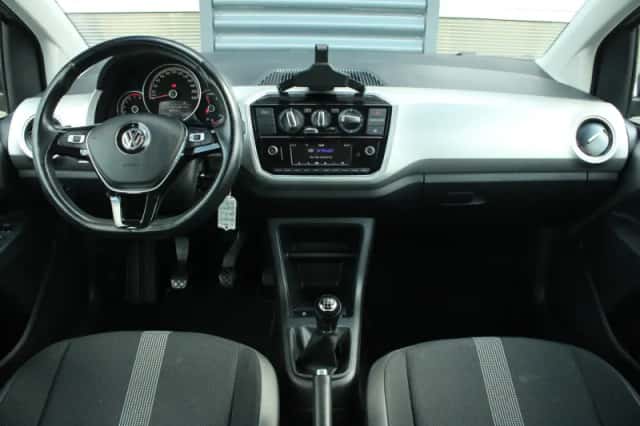 Volkswagen Up! (2019) thumbnail 5