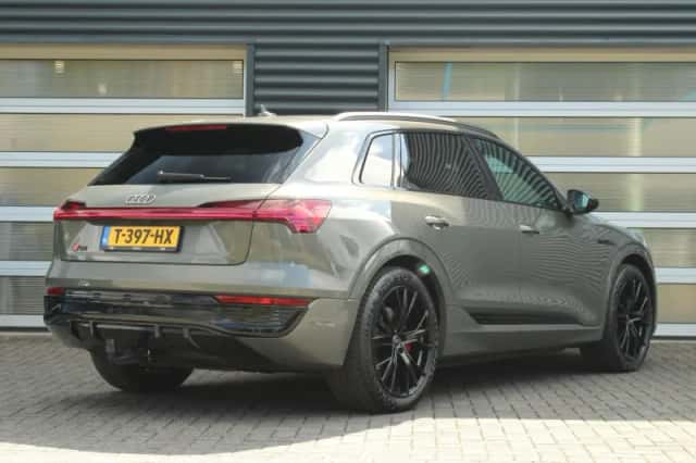 Audi Q8 e-tron (2023) thumbnail 2