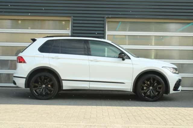 Volkswagen Tiguan (2023) thumbnail 3
