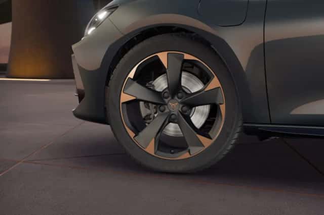 CUPRA Leon (2026) thumbnail 5