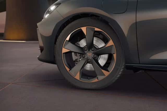 CUPRA Leon (2026) thumbnail 5