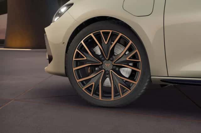 CUPRA Leon (2026) thumbnail 5