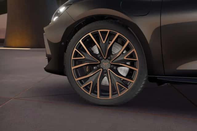 CUPRA Leon (2026) thumbnail 5