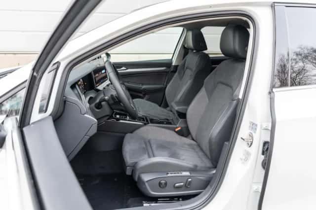 Volkswagen Golf (2026) thumbnail 4