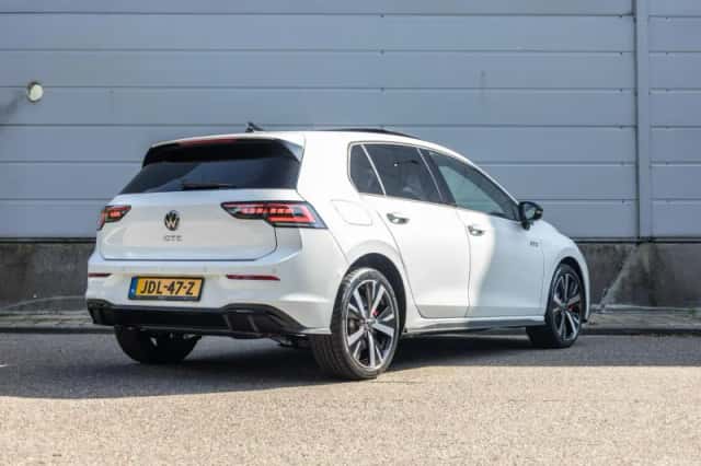 Volkswagen Golf (2025) thumbnail 3