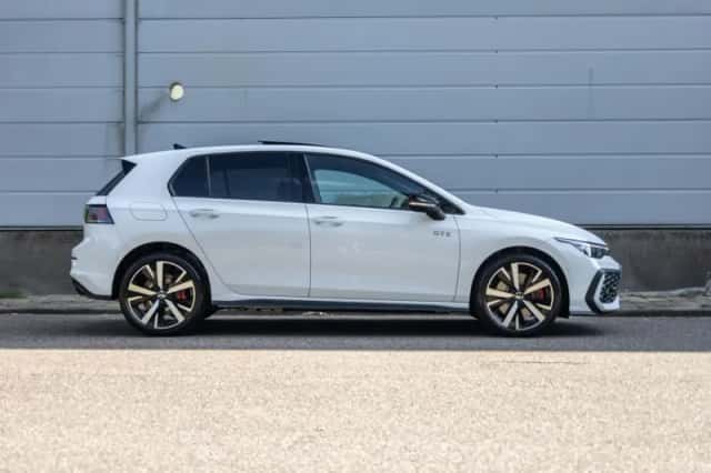 Volkswagen Golf (2025) thumbnail 4