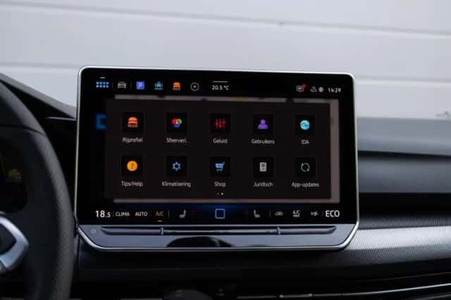 Volkswagen Golf (2025) thumbnail 37