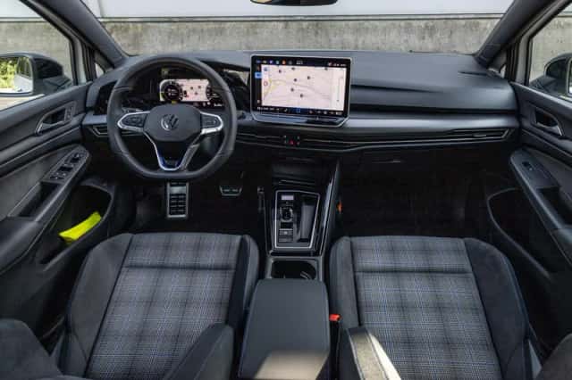Volkswagen Golf (2025) thumbnail 6