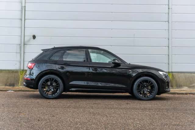 Audi Q5 (2022) thumbnail 3