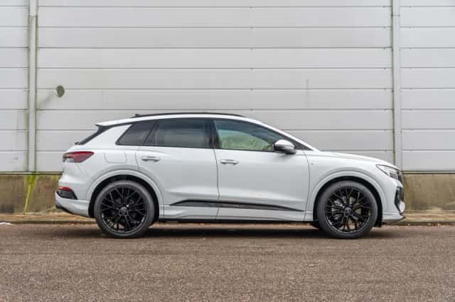 Audi Q4 e-tron (2025) thumbnail 3
