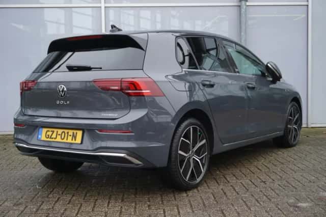 Volkswagen Golf (2025) thumbnail 2