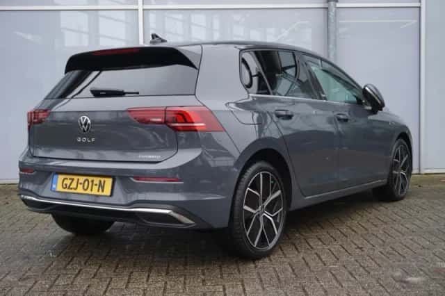 Volkswagen Golf (2025) thumbnail 2
