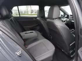 Volkswagen Golf (2025) thumbnail 35