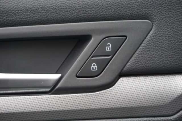 Volkswagen Golf (2025) thumbnail 38