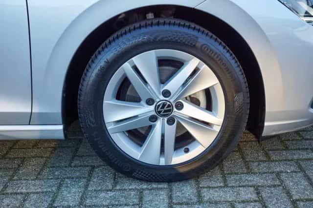 Volkswagen Golf (2023) thumbnail 13