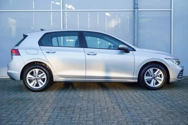 Volkswagen Golf (2023) thumbnail 3