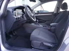 Volkswagen Golf (2023) thumbnail 4