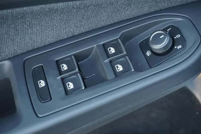 Volkswagen Golf (2023) thumbnail 37