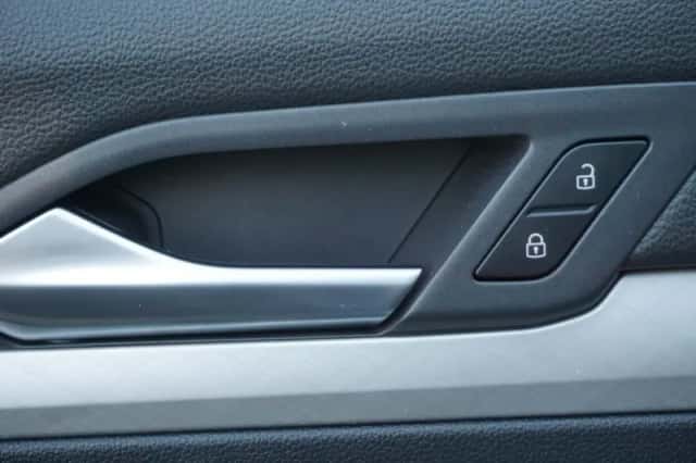 Volkswagen Golf (2023) thumbnail 38
